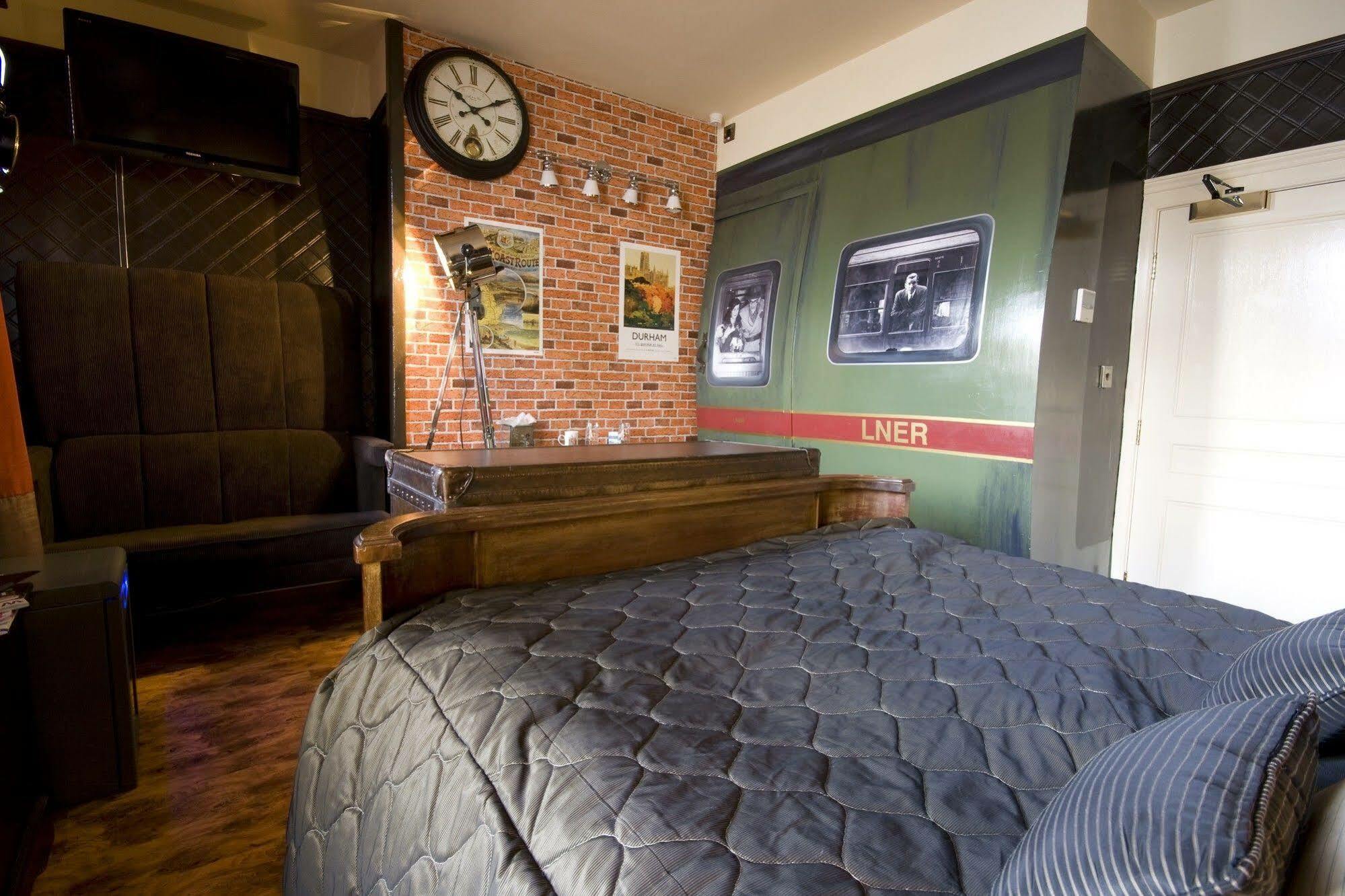 Oyo The Townhouse Hotel Durham Exterior photo